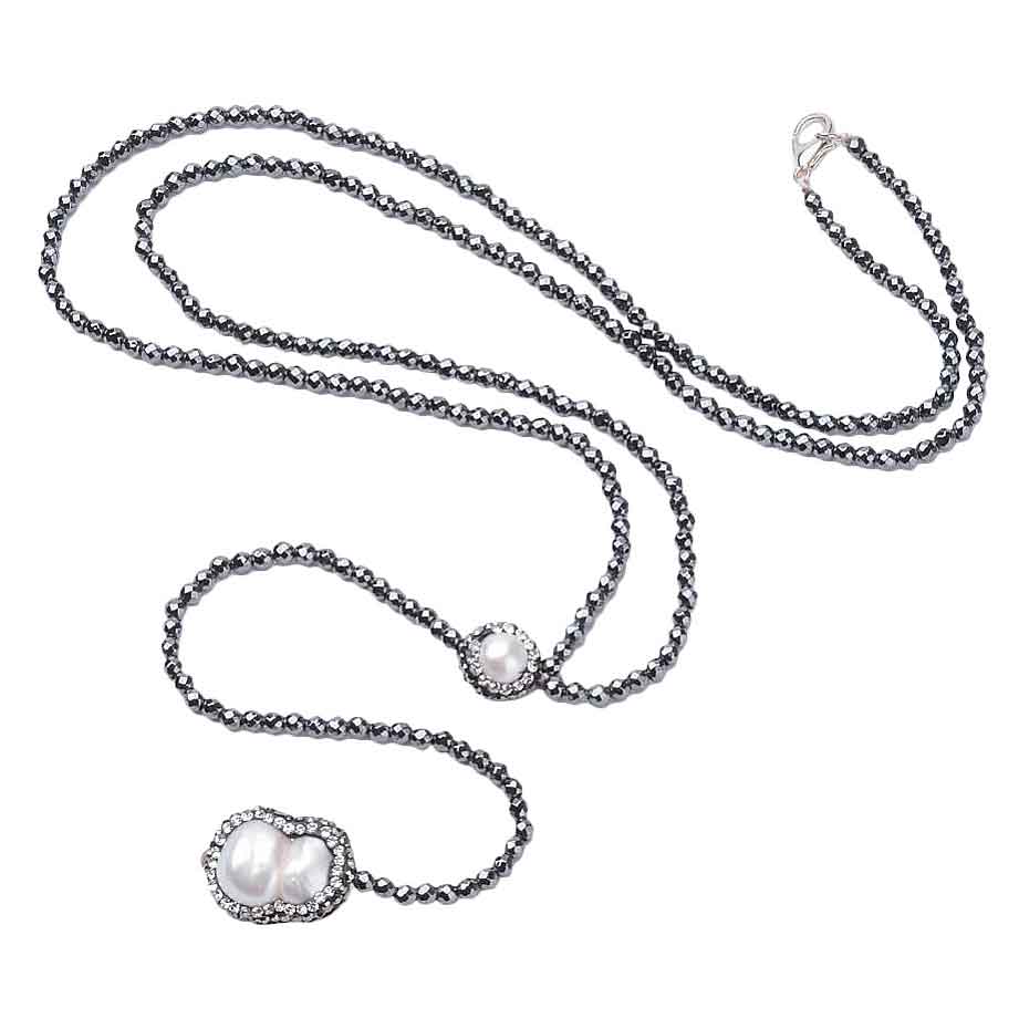 Lange zoetwater parelketting met witte parels, zwart facet geslepen edelstenen hematiet en stras steentjes | Hematite Pearl Peanut