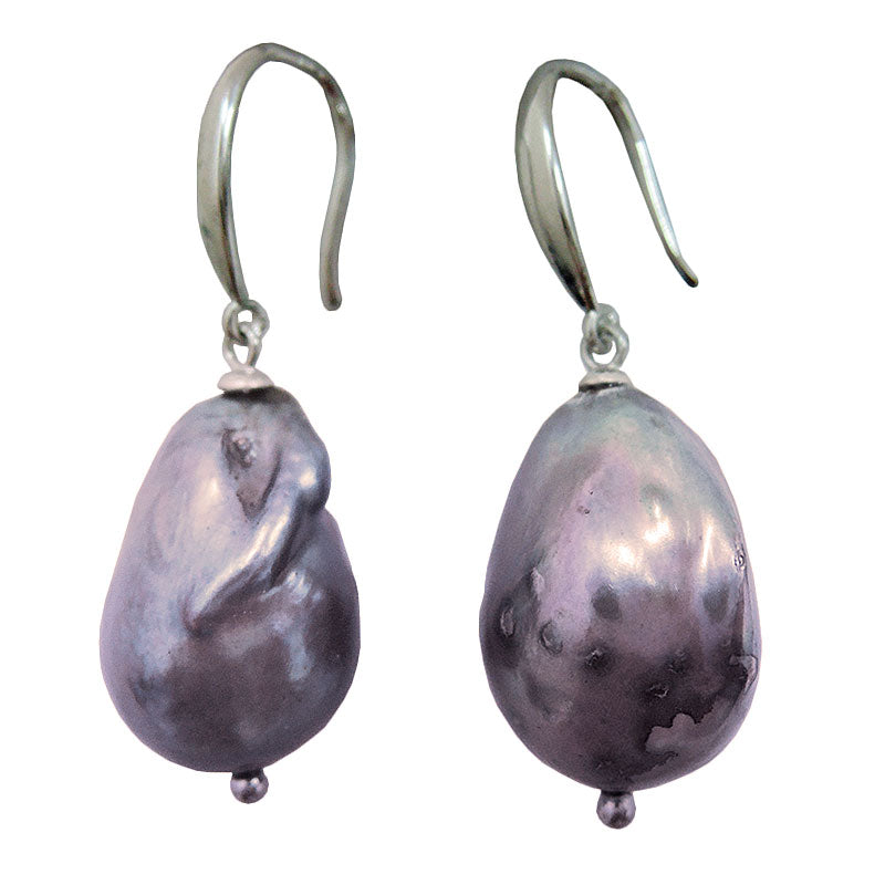 Grote zoetwater parel oorbellen met taupe kleurige  parel en sterling zilver (925)| Big Dangling Nucleated Taupe Pearl