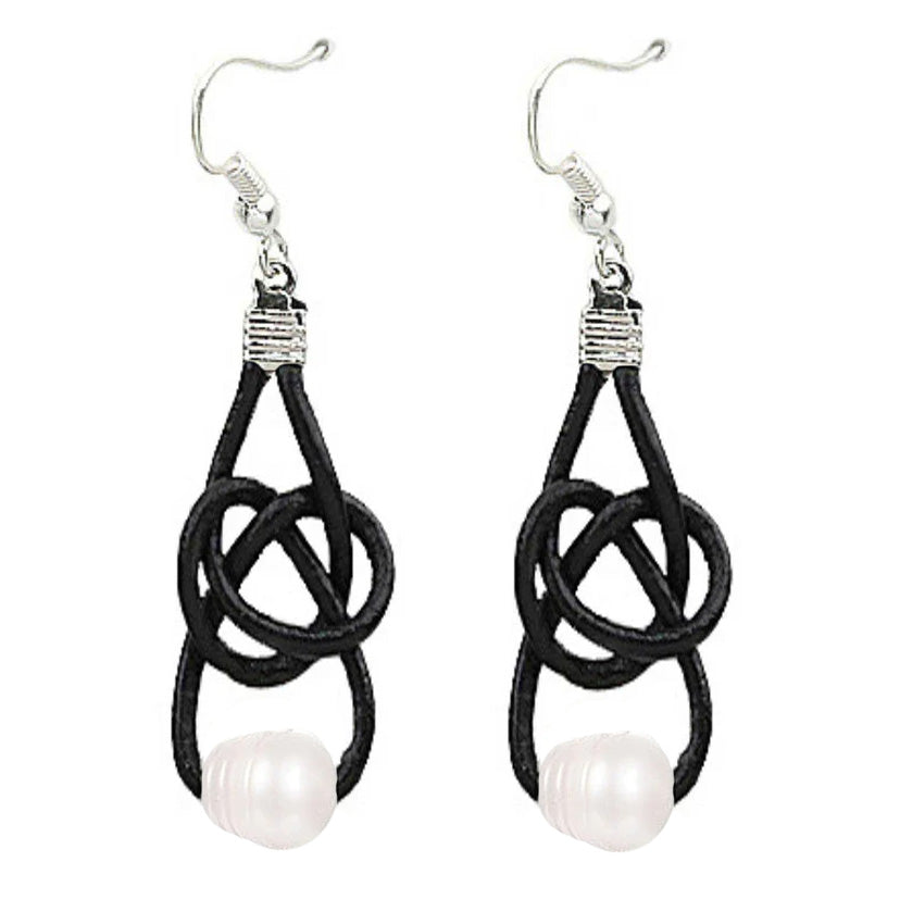 Witte zoetwater parel oorbellen met zwart leer en sterling zilver (925) | Black Leather Pearl White