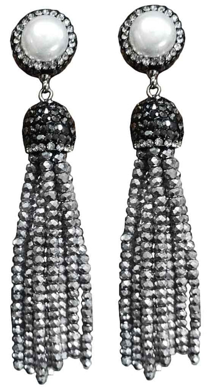 Lange zilveren zoetwater parel oorbellen met stras steentjes en zilver kristallen kwastje | Bright Pearl Silver Crystal Tassel