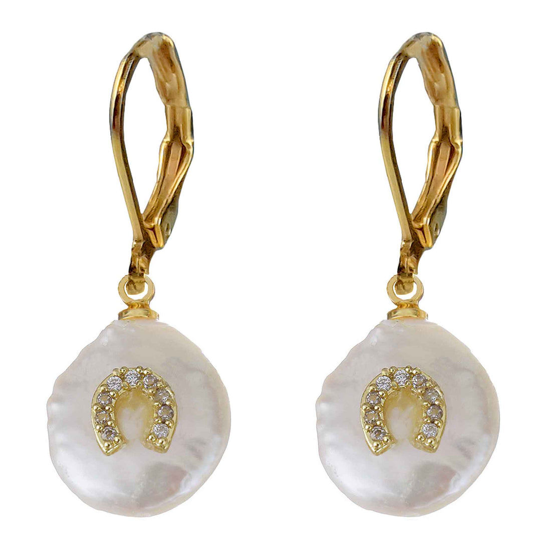 Witte zoetwater parel oorbellen met goud edelstaal en parel hanger is voorzien van stras steentjes in een hoefijzer | Coin Pearl Good Luck