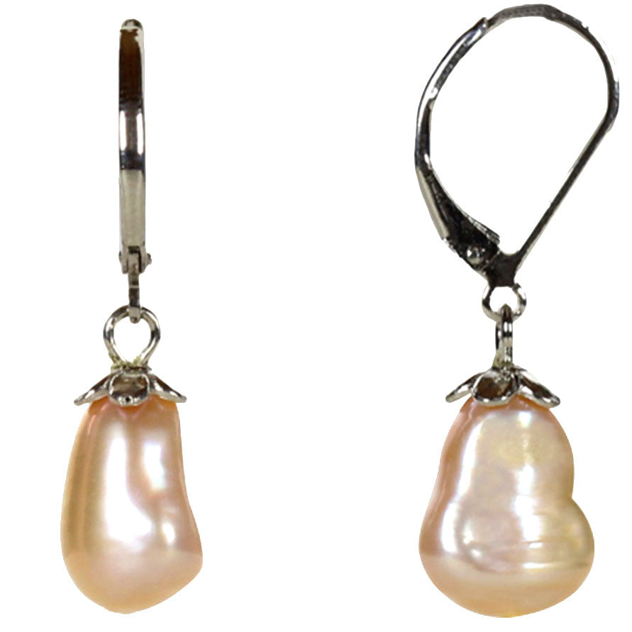 Zalm kleurige zoetwater parel oorbellen met sterling zilveren (925) oorbelhaakje voor-en zijaanzicht | Zola