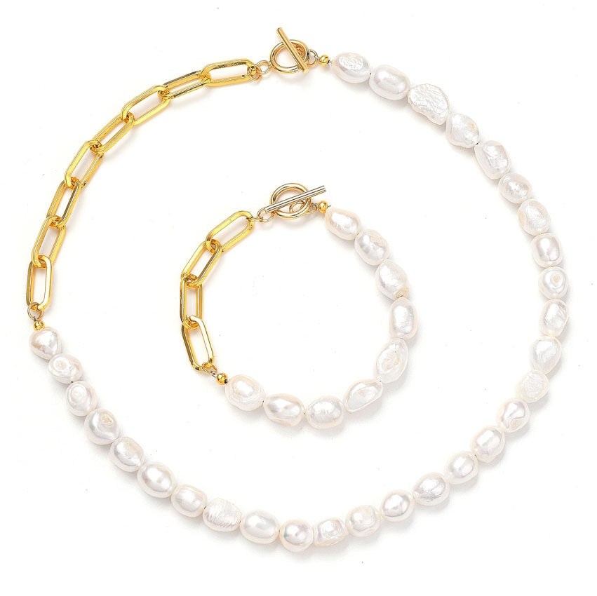 Zoetwater parel set bestaande uit een parelketting en parel armband met witte parels en goud edelstaal | set Baudine