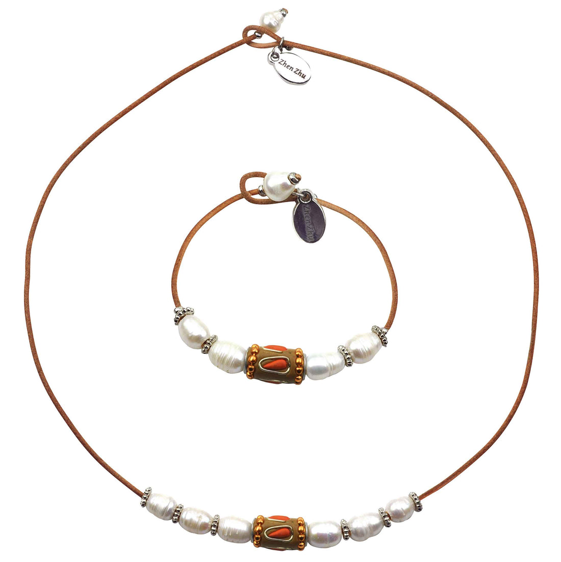 Zoetwater parel set bestaande uit parelketting en parel armband, gemaakt van witte parels en licht bruin leer | Ibiza Orange