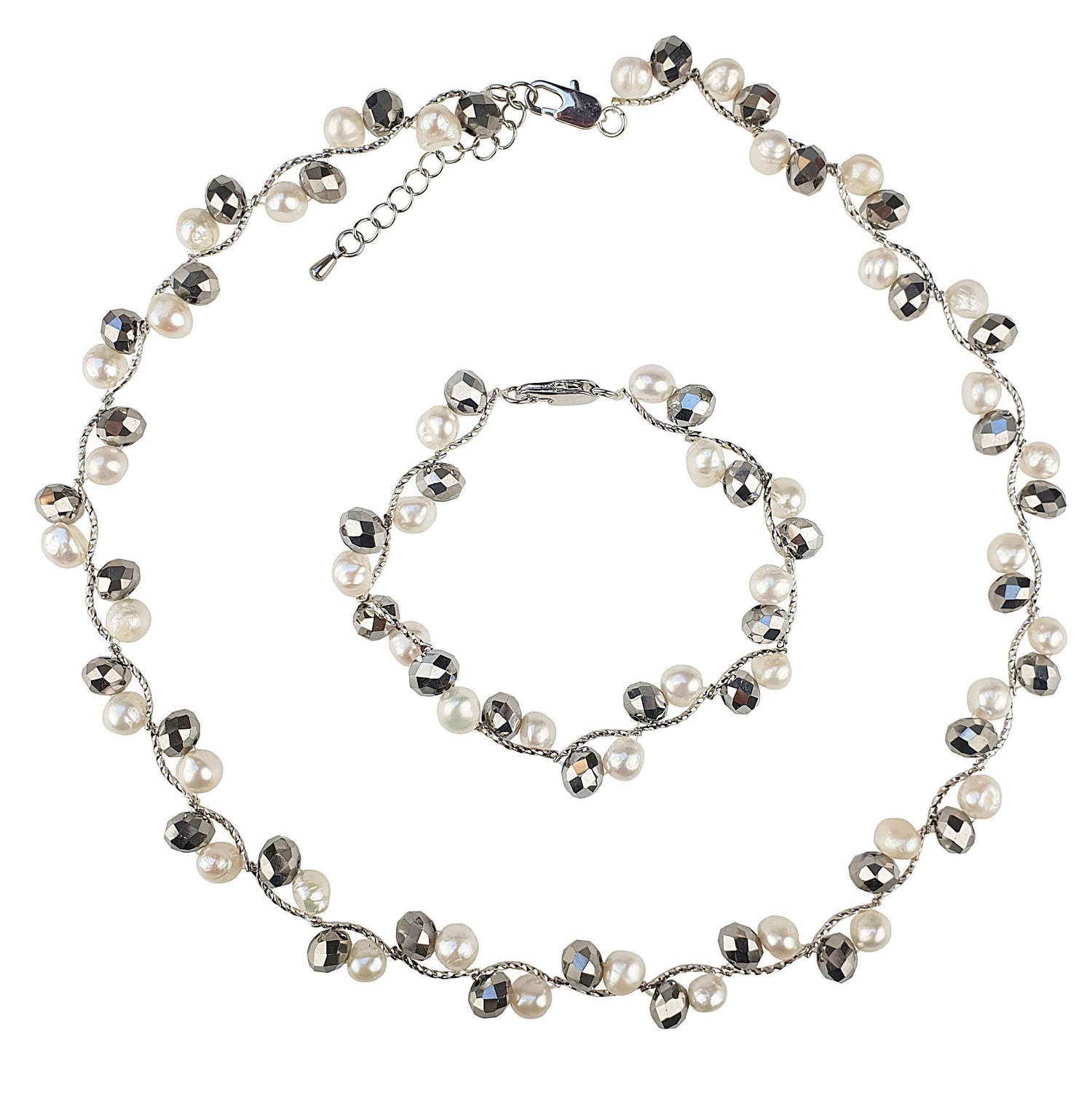 Zoetwater parel set bestaande uit een parelketting en parel armband met witte parels en zilver facet geslepen glaskristallen | set Silana