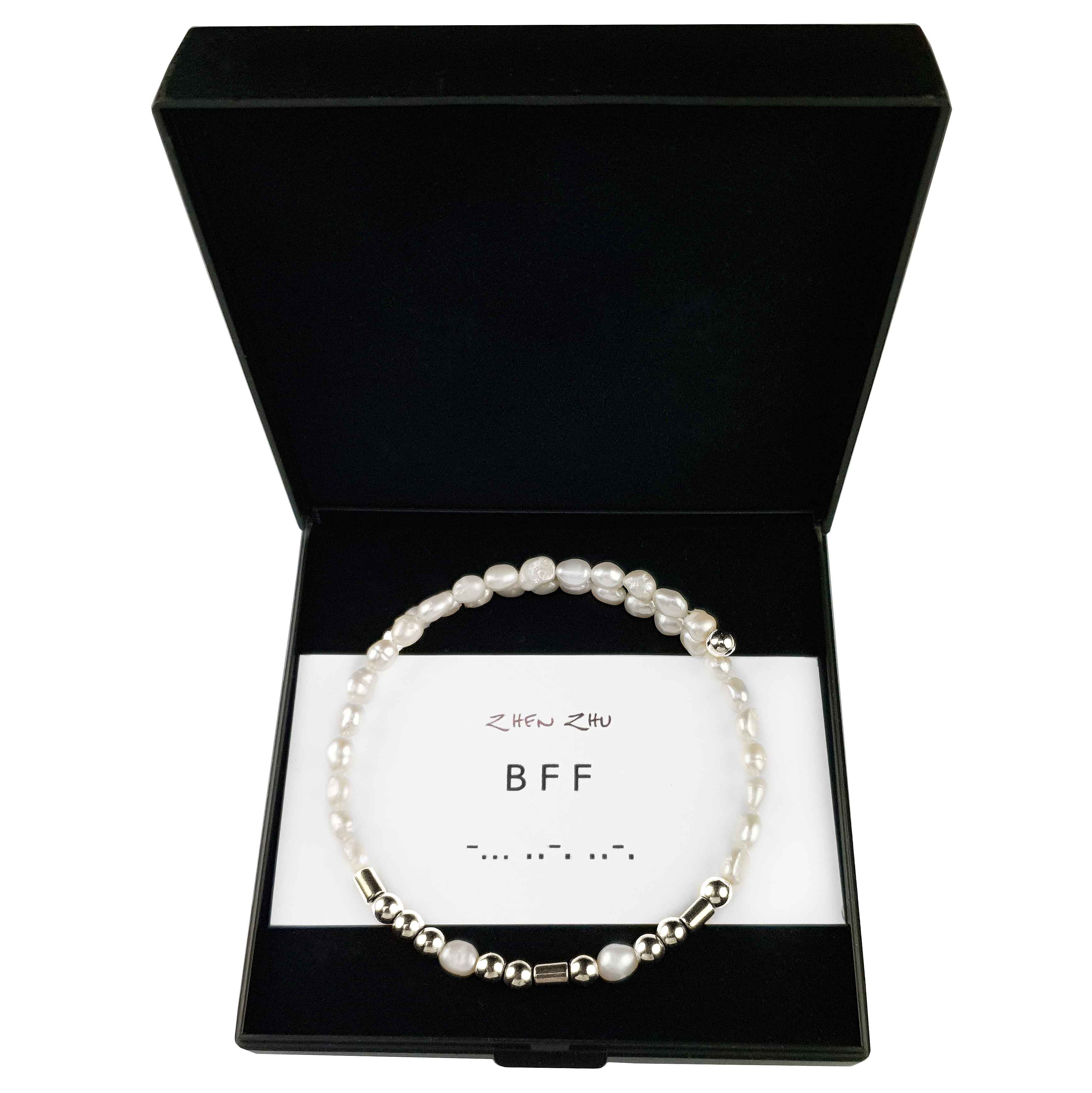 Wit zoetwater parel wikkelarmband met edelsteen zilver hematiet in sieraden doosje | Cadeau set zoetwater parel armband Morse Code BFF Pearl Silver