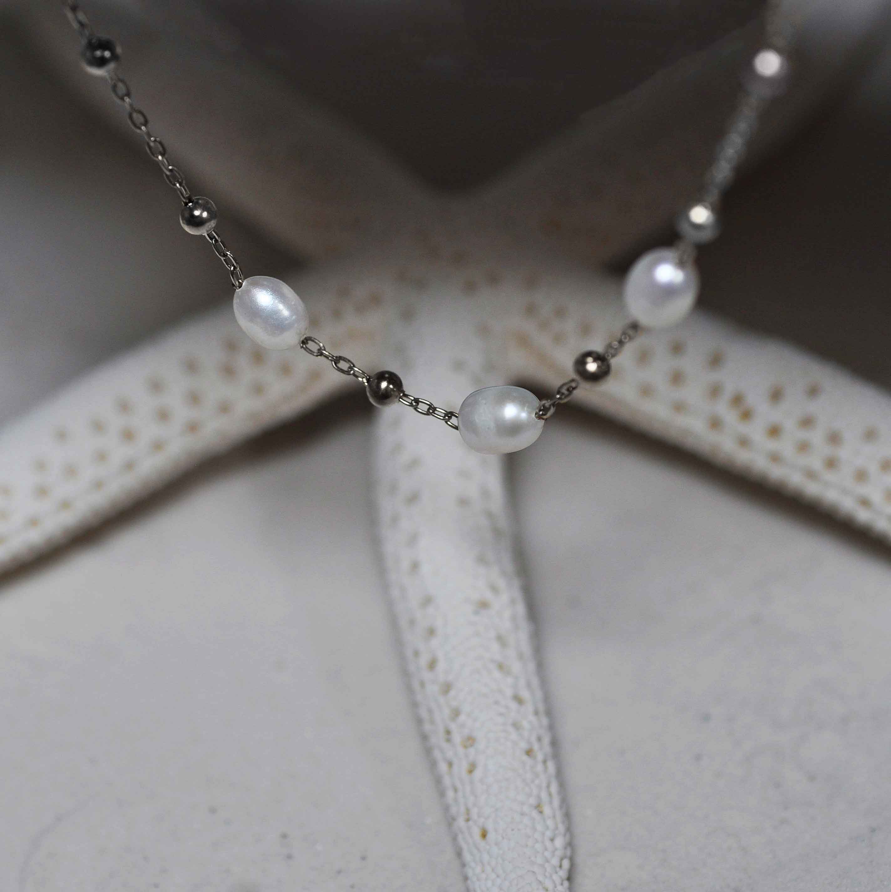 Witte zoetwater parelketting met zilver edelstaal hangend voor zeester | Parelketting Eline Zilver