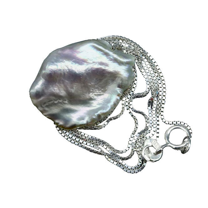 Detail van zoetwater parelketting met grijze parel hanger en sterling zilver (925) opgerold | Gina