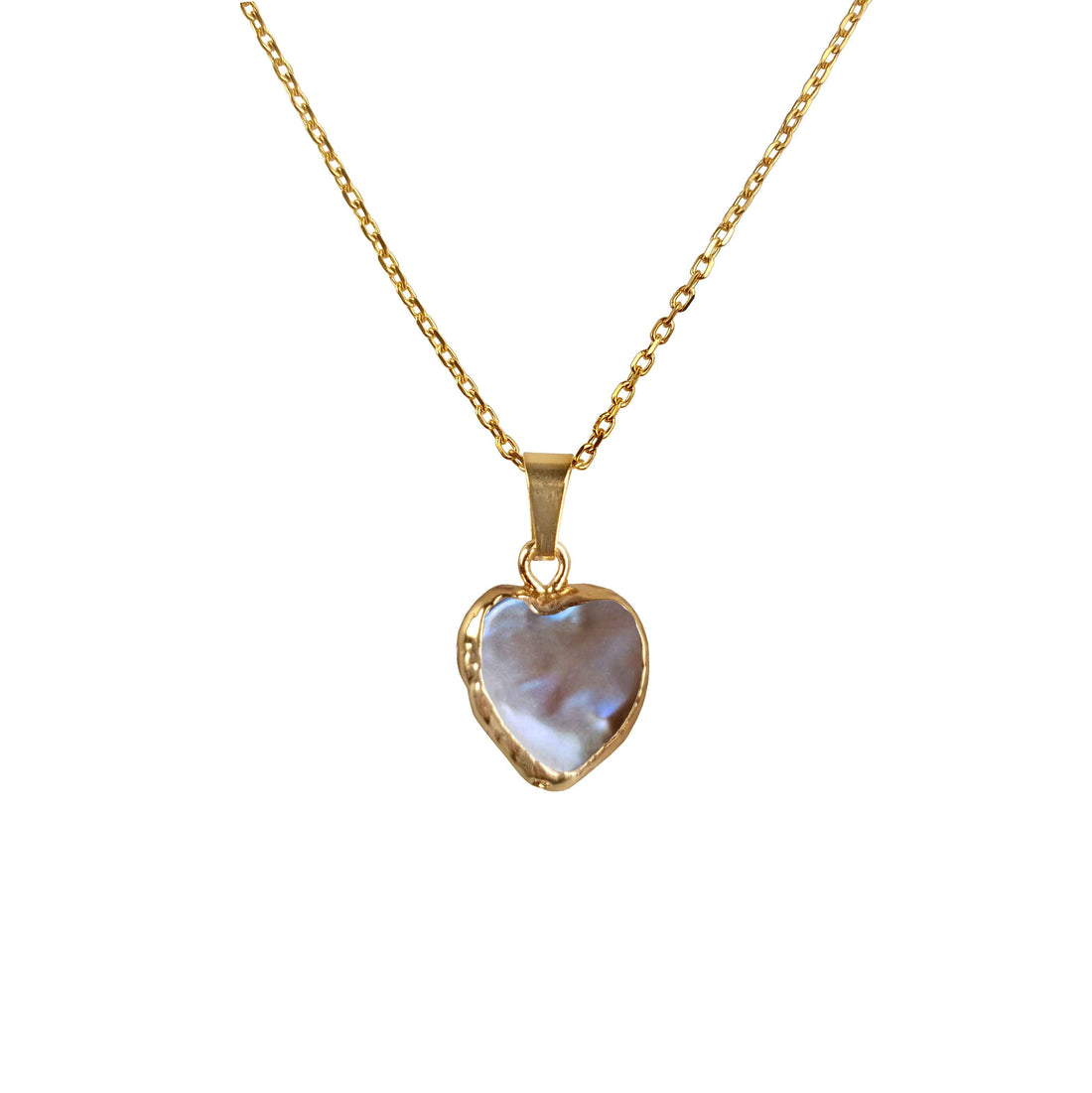 Detail van zoetwater parelketting met bruine parel hanger in hart vorm en goud edelstaal | Golden Heart Brown Pearl