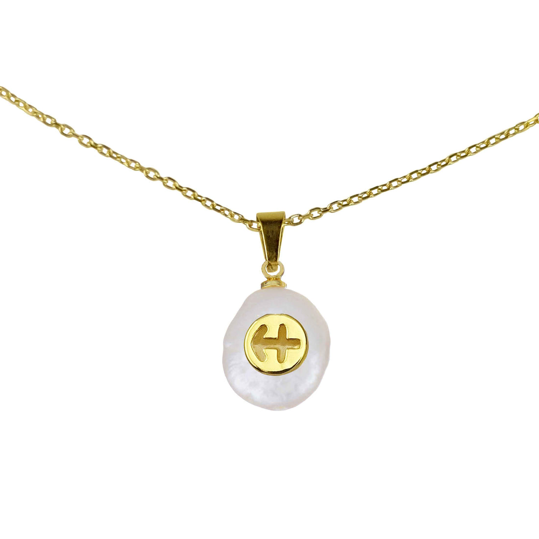 Detail van zoetwater parelketting met witte parel hanger met gouden symbool van sterrenbeeld boogschutter en goud edelstaal | Gouden Sterrenbeeld Boogschutter