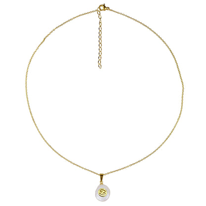 Zoetwater parelketting met witte parel hanger met gouden symbool van sterrenbeeld kreeft en goud edelstaal | Gouden Sterrenbeeld Kreeft
