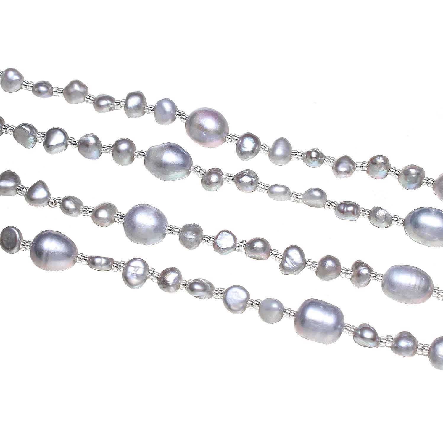 Detail van lange zoetwater parelketting met grijze parels | Long Seed Bead Grey