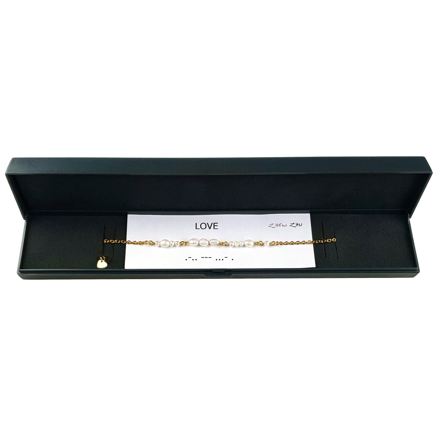 Zoetwater parelketting met goud edelstaal en witte parels die het woord LOVE in morse code weer geeft in sieraden doosje | Morse Code Love Pearl Gold