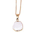 Detail van zoetwater parelketting met witte parel hanger | One Gold Coin Pearl Chain