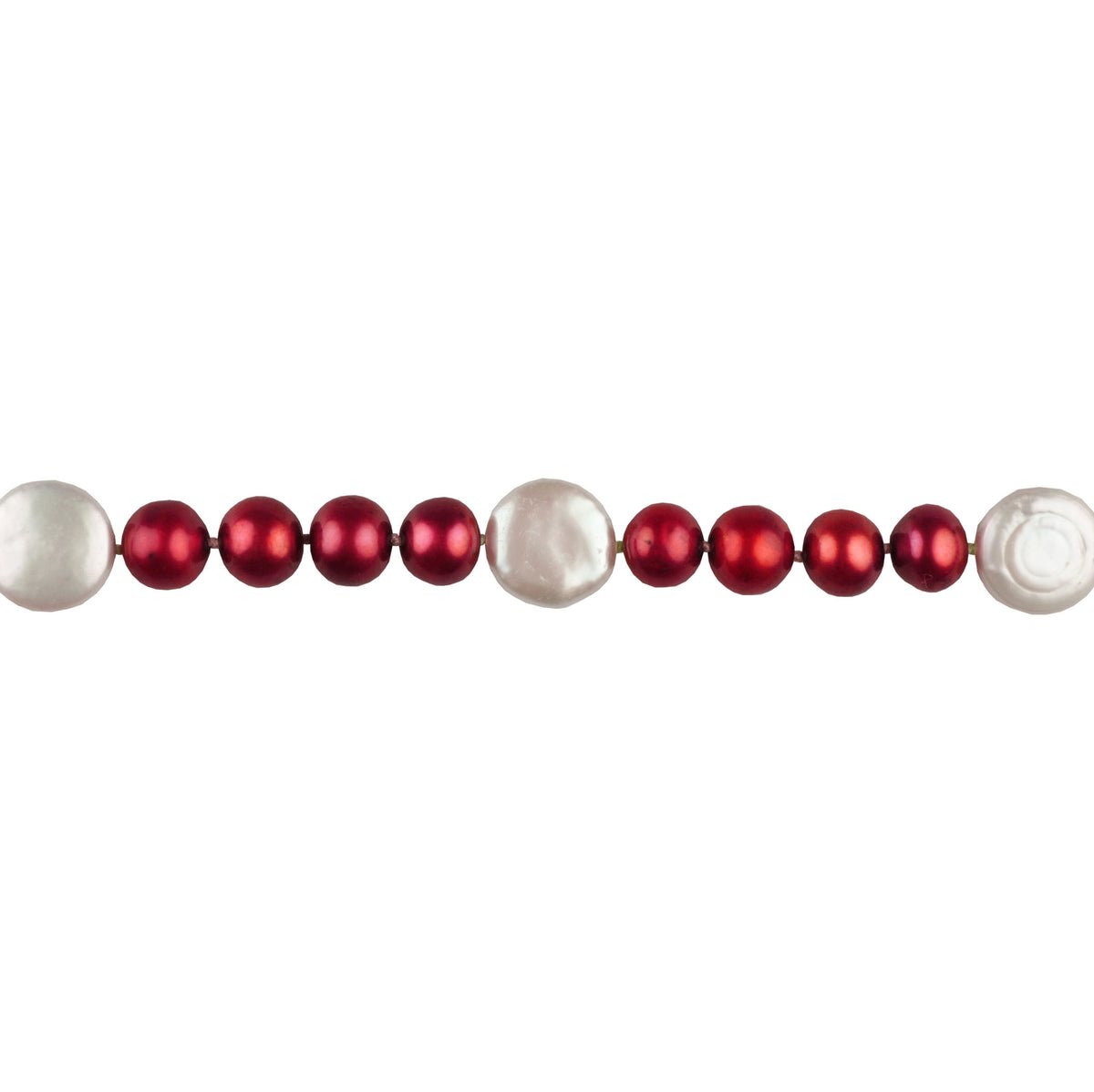 HDetail van handgeknoopt zoetwater parel armband met rode en witte parels | Ruby