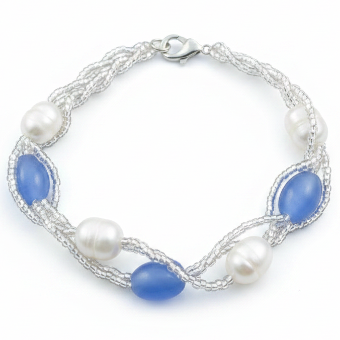 Wit zoetwater parel armband met licht blauwe glaskralen | Twine Pearl Heaven Blue