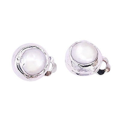 Witte zoetwater parel clips oorbellen met zilveren rand | One Silver Clip Pearl