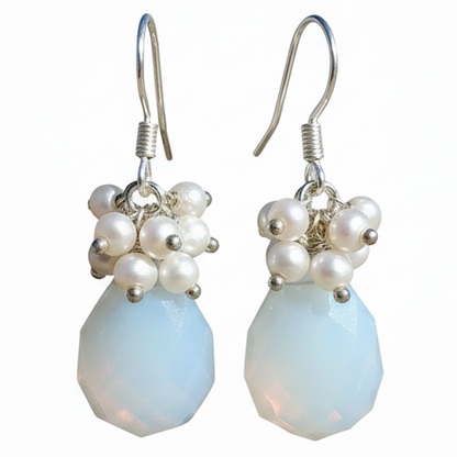 Witte zoetwater parel oorbellen met zee opaal en sterling zilver (925) | Coline