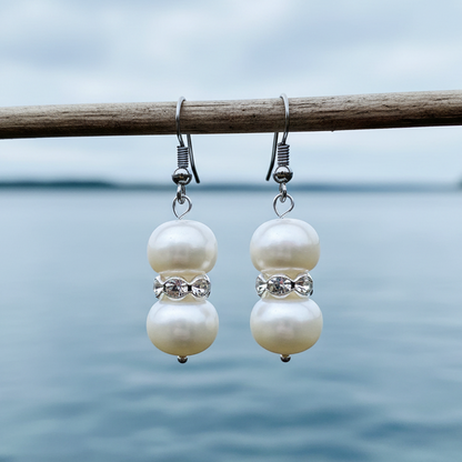Witte zoetwater parel oorbellen met stras stenen en sterling zilver 925 hangend aan takje | Bling Pearl