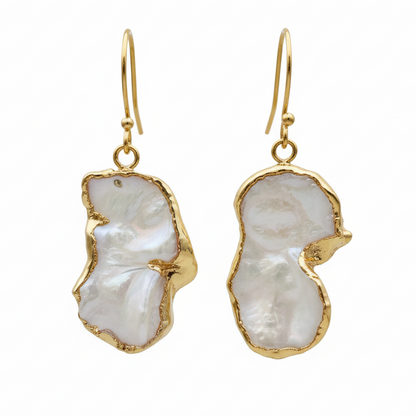 Witte zoetwater parel oorbellen met keshi parels en goud edelstaal | Long Keshi Pearl