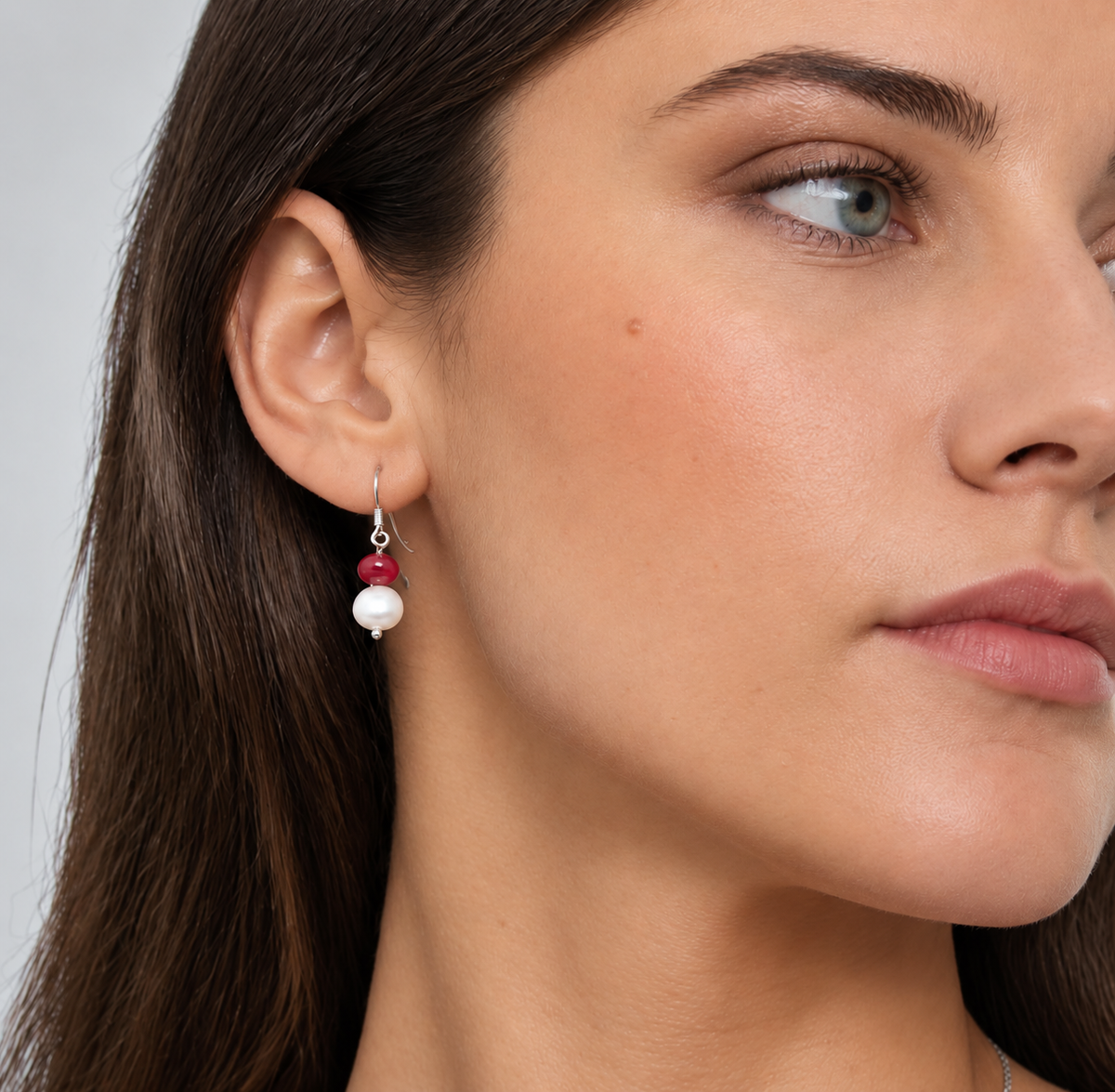 Zoetwater parel oorbellen met koraal en sterling zilver (925) op jong model | Pearl Coral Small