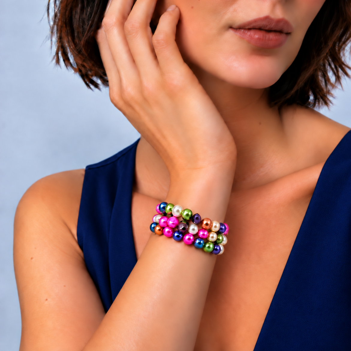 Bont gekleurde zoetwaterparel wikkelarmband op model | Zen Colorful