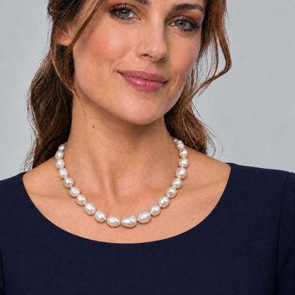 Handgeknoopt parelketting met witte parels op model | set Big Round pearl
