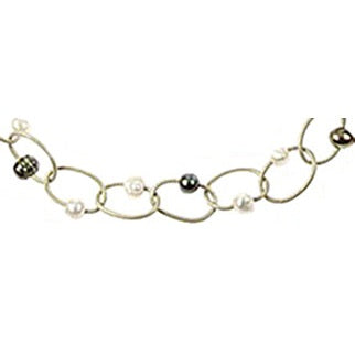 Detail van lange parelketting met witte en bruine parels en leer | Leather Pearl Oval Long