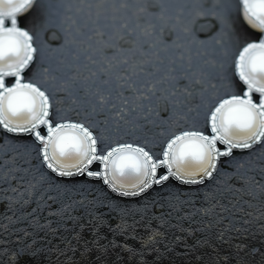 Zoetwater parel set bestaande uit parelketting en parel armband met witte parels en magneetslot close up | set Pearl O