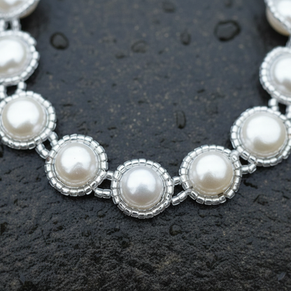 Zoetwater parel set bestaande uit parelketting en parel armband met witte parels en magneetslot close up | set Pearl O