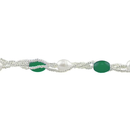 Witte zoetwater parelketting met groene kralen in 4 rijen detail | Twine Pearl Green Graass