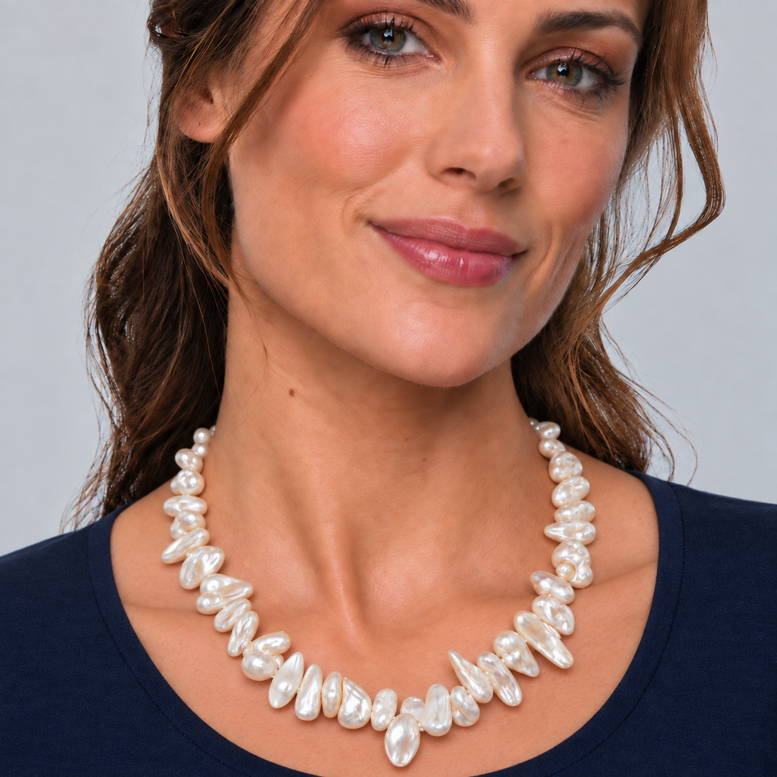 Zoetwater parelketting met witte parels en sterling zilver (925) op model | Winky