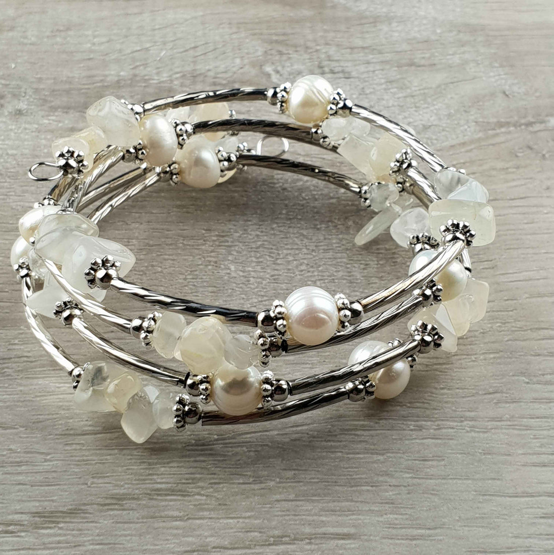 Wit zoetwater parel wikkelarmband met edelsteen maansteen en zilver | Wrap Pearl Moonstone