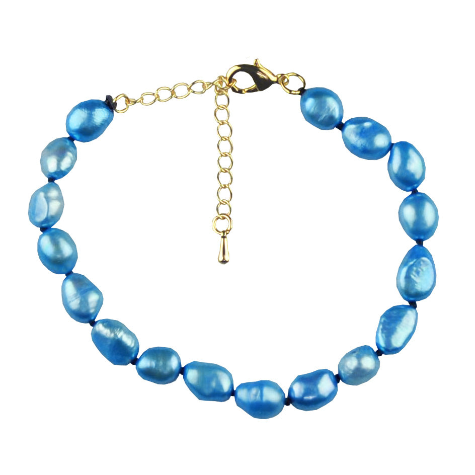 Blauw zoetwaterparel armband met goud edelstalen slotje is volledig handgeknoopt | Blair