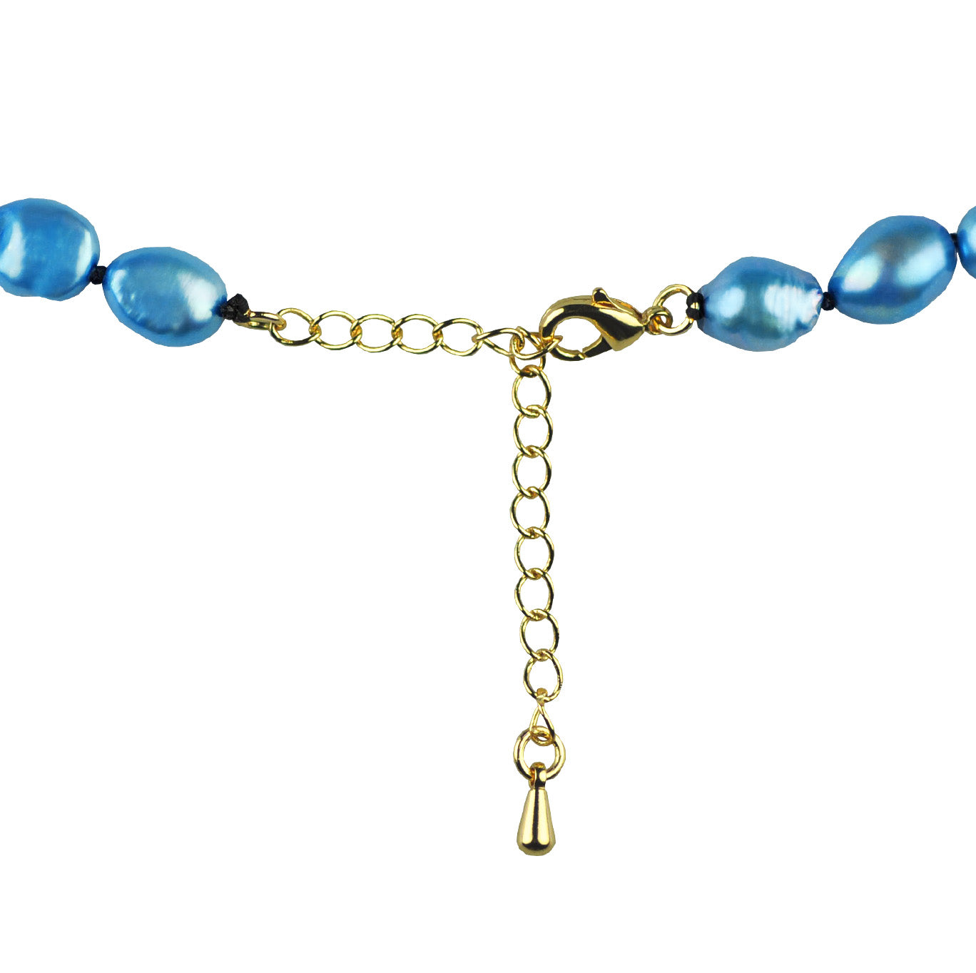Slotje van blauw zoetwaterparel armband met goud edelstalen slotje is volledig handgeknoopt | Blair