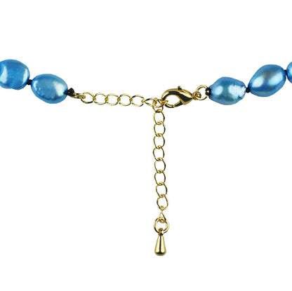Slotje van blauw zoetwaterparel armband met goud edelstalen slotje is volledig handgeknoopt | Blair