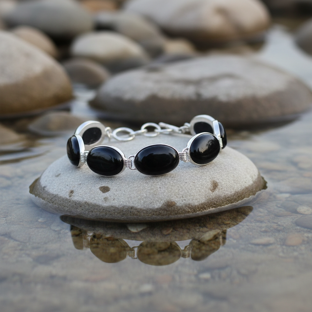 Black Agate Oval armband aan de waterkant