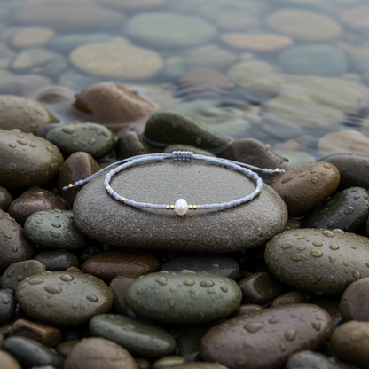 Mini Pearl One Grey Color armband bij water