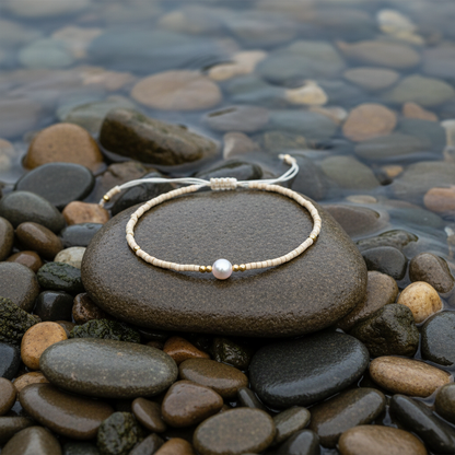 Mini Pearl One Wheat Color armband bij water