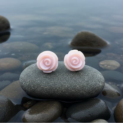 Parelmoeren oorbellen Pink Rose op steen - zachte belichting