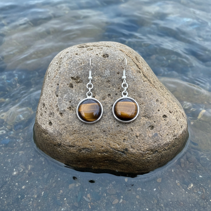 Tiger Eye Round oorbellen op realistische steen