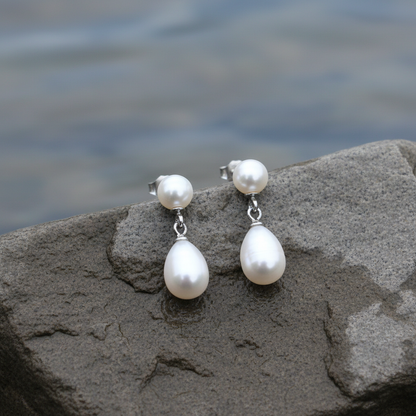 Witte zoetwater parel oorbellen liggend op steen | Wi Big