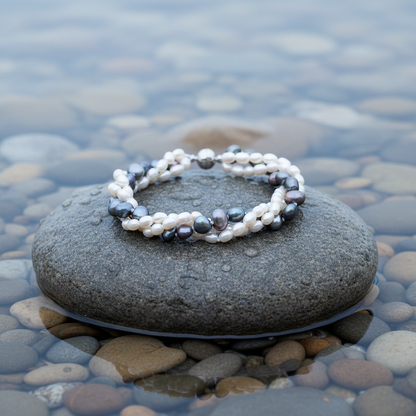 Zoetwater parel armband Bianca op realistische grijze steen