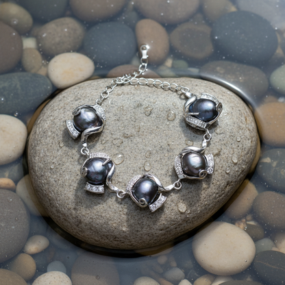 Zoetwater parel armband Evita Black op natuurlijke lichte grijze steen - bovenaanzicht
