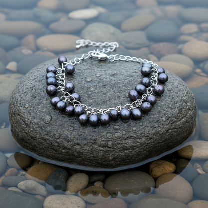 Zoetwater parel armband Fana B op realistische grijze steen - meer contrast, geen zonlicht