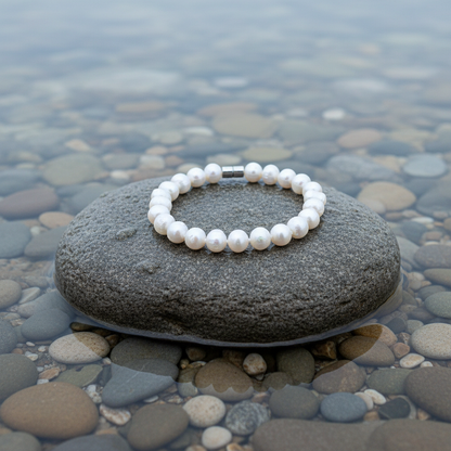 Zoetwater parel armband Walla Two op realistische grijze steen