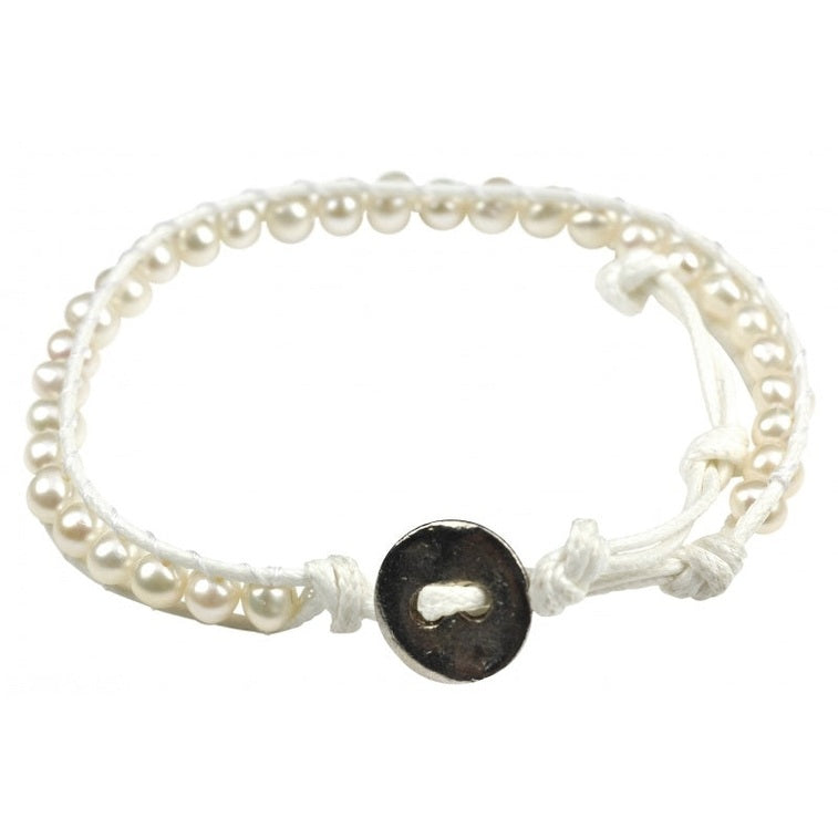 Wit zoetwater parel armband geregen tussen 2 koordjes | Witney