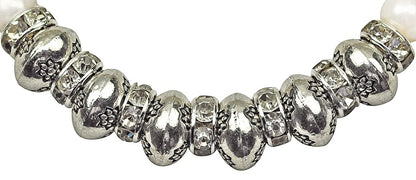 Detail van wit zoetwater parel armband met stras steentjes, elastisch | Pearl King Small