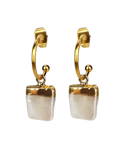 Zoetwater parel oorringen met witte vierkante parels en goud edelstaal, vooraanzicht | Golden Hope 15 mm Square White Pearl