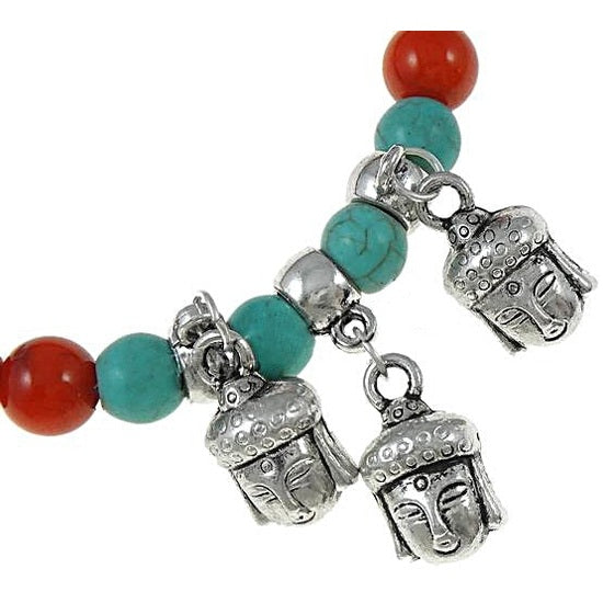 Detail van elastisch rood koralen armband met turkoois en bedeltjes met boeddha hoofd | Coral Buddha Head